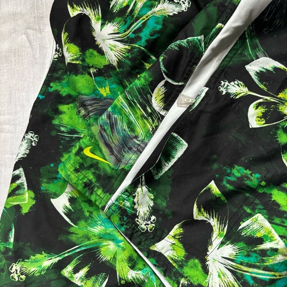 Nike Floral Print Stretch Waist Tie Swim Trunks-Green/Black-Men Large - Picture 2 of 4